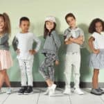 bambini vestiti alla moda