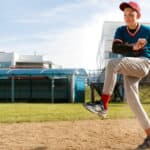 bambino che gioca a baseball