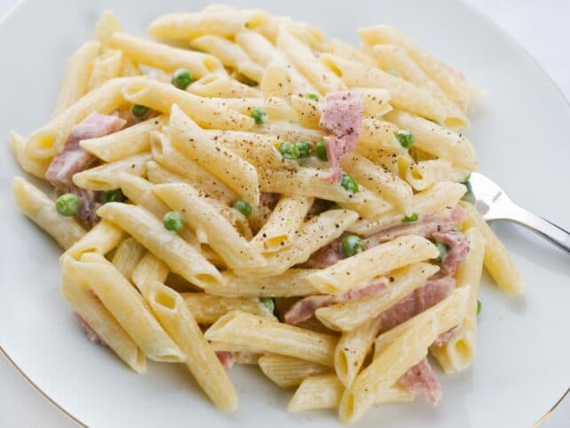 pasta con prosciutto e piselli